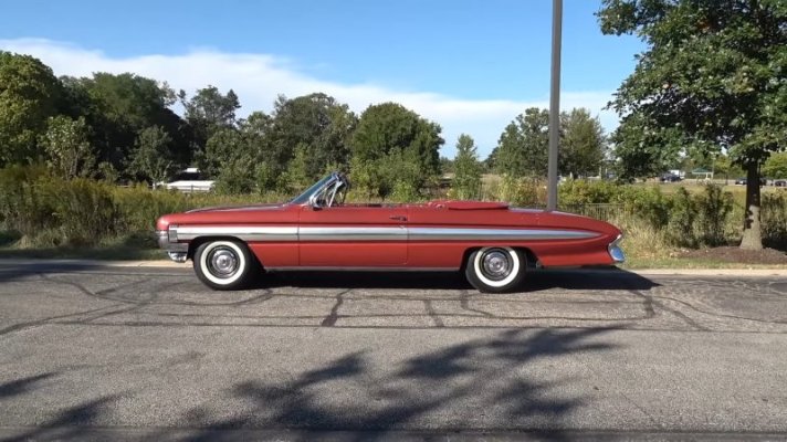 car-nut-looked-five-years-for-a-car-before-he-found-this-1961-oldsmobile-starfire-survivor_2.jpg