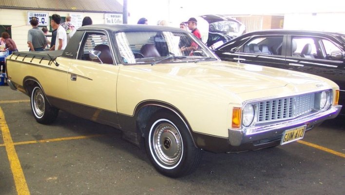 Chrysler VJ Valiant Town & Country V8 utility (1).jpg