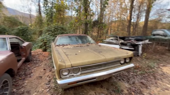 secluded-junkyard-in-tennessee-hides-hemi-powered-general-lee-surprise-rare-1970-nova_12.jpg