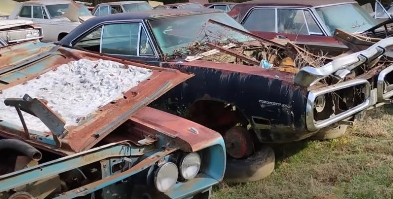 huge-alabama-junkyard-is-loaded-with-mopars-chargers-and-super-bees-included_17.jpg