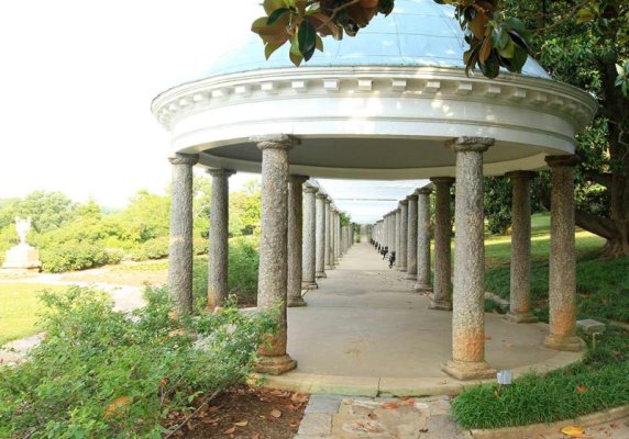 button-IG-pergola-longview-c-Jay-Paul.jpg
