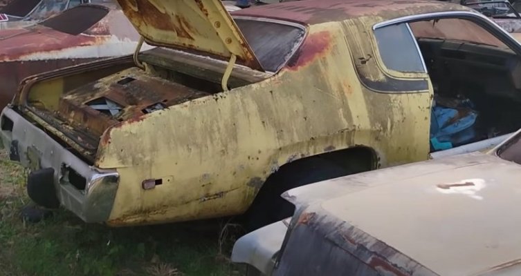 huge-alabama-junkyard-is-loaded-with-mopars-chargers-and-super-bees-included_14.jpg