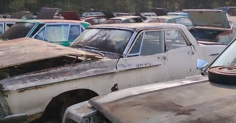 huge-alabama-junkyard-is-loaded-with-mopars-chargers-and-super-bees-included_10.jpg