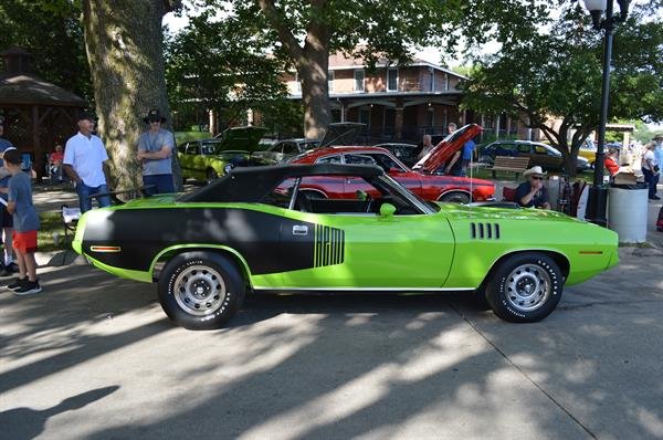 This Limelight 4-speed Hemi 'Cuda convertible is a clone, but boy is it cool..jpg