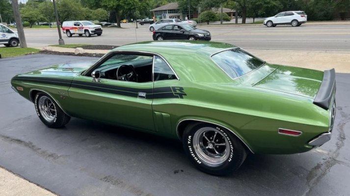 '71 Dodge Challenger RT 440 4-Speed (45)b.jpg