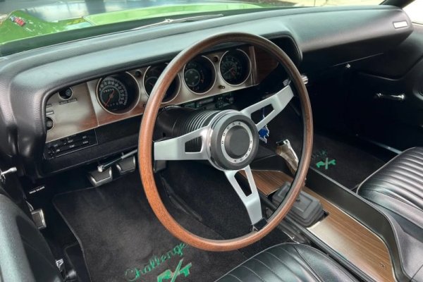 '71 Dodge Challenger RT 440 4-Speed (45)d.jpg