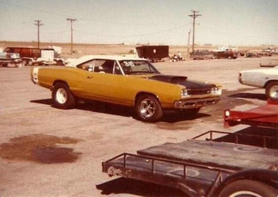 Super Bee 1969 six pack.jpg