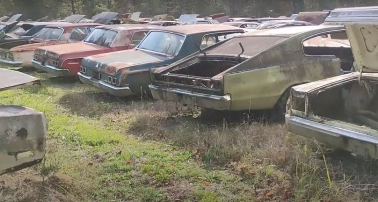 huge-alabama-junkyard-is-loaded-with-mopars-chargers-and-super-bees-included_13.jpg