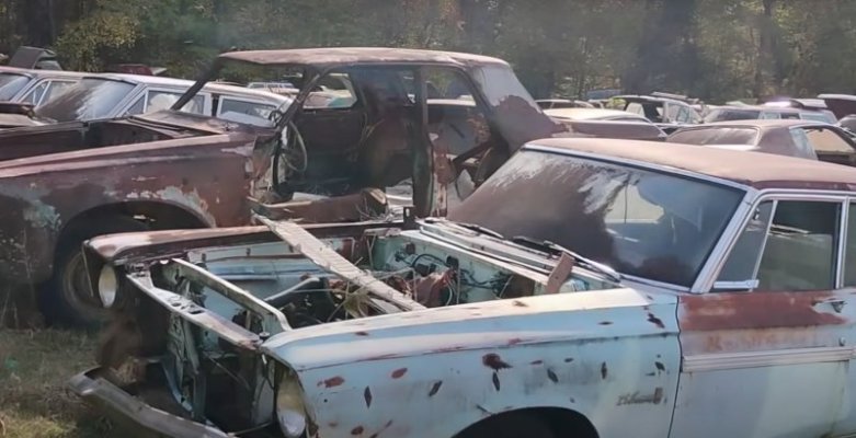 huge-alabama-junkyard-is-loaded-with-mopars-chargers-and-super-bees-included_9.jpg