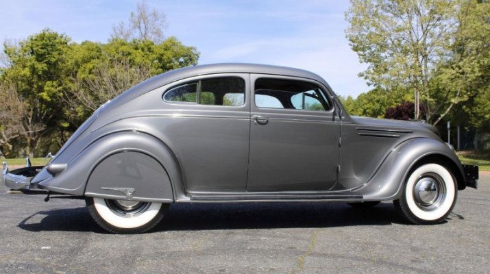 Chrysler '37 Airflow Coupe (2).jpg