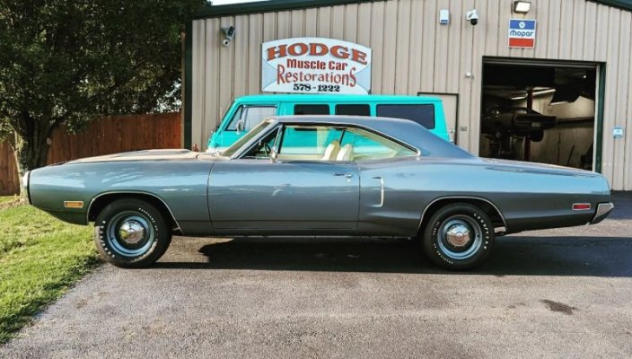 Dodge '70 Coronet in Winchester Gray (1).jpg