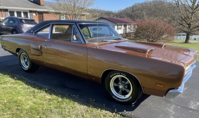 Dodge '69 Coronet Super Bee (16).jpg