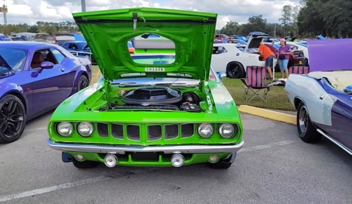 stunning-1971-plymouth-cudas-show-off-rare-features-high-impact-colors_1.jpg