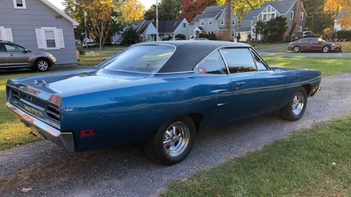 '70 Plymouth Road Runner in B7 Blue (65)b.jpg