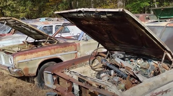 huge-alabama-junkyard-is-loaded-with-mopars-chargers-and-super-bees-included_2.jpg