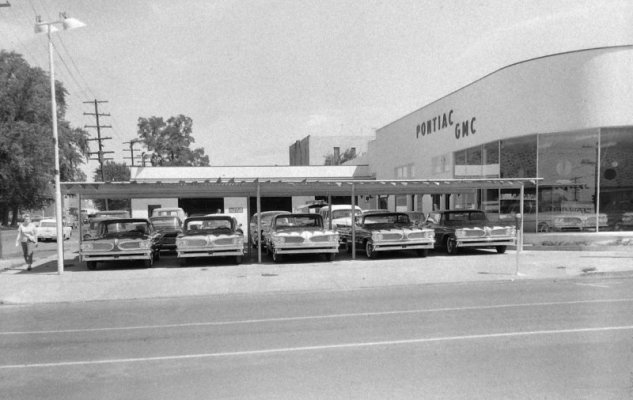 Graves-Anderson-Pontiac-car-dealer-Aug-1959-2.jpg