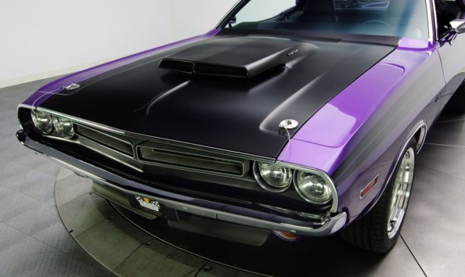 ‘71 Dodge 528ci Hemi Challenger RT 5-speed in Plum Crazy Purple (2).jpg