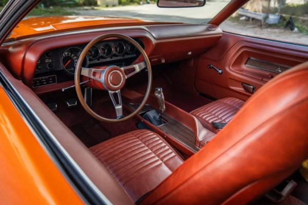 1970-dodge-challenger-ditches-factory-318-ci-v8-for-one-of-the-biggest-hemi-engines-ever_20.jpg