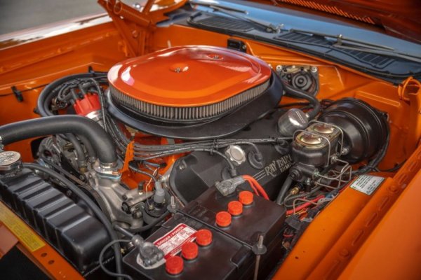 1970-dodge-challenger-ditches-factory-318-ci-v8-for-one-of-the-biggest-hemi-engines-ever_21.jpg