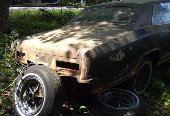 this-1964-buick-riviera-might-have-been-born-with-the-best-engine-now-parked-in-the-woods_4.jpg