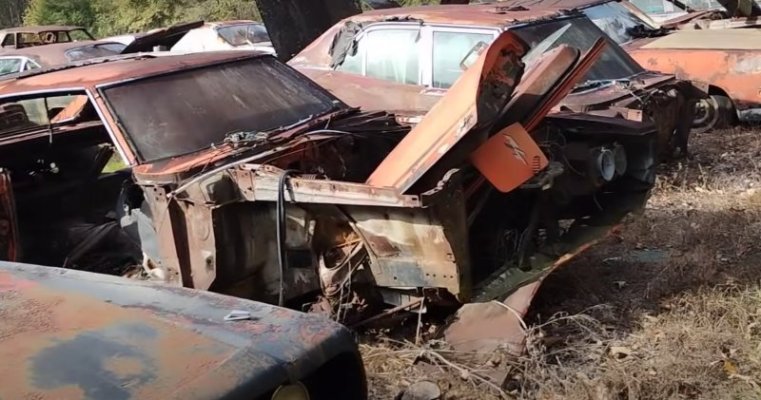 huge-alabama-junkyard-is-loaded-with-mopars-chargers-and-super-bees-included_5.jpg