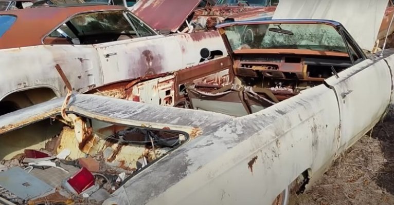 huge-alabama-junkyard-is-loaded-with-mopars-chargers-and-super-bees-included_7.jpg