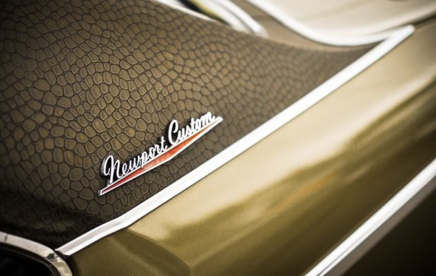 '70 Chrysler Newport Custom with Tortoise Grain vinyl top detail (1).jpg