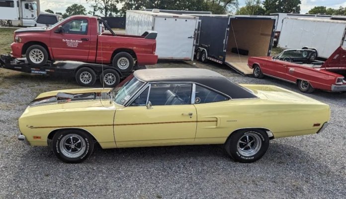 Plymouth '70 Road Runner 440+6 (2).jpg