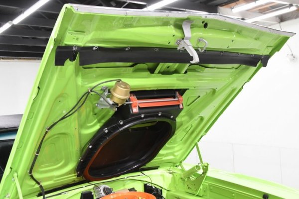 '70 Road Runner Air Grabber Hood detail (21)b.jpg