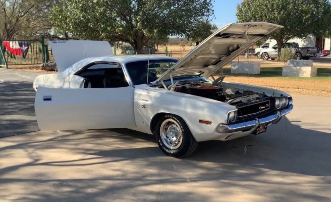 this-1970-dodge-challenger-r-t-is-a-rare-six-pack-gem-with-one-tiny-secret_3.jpg