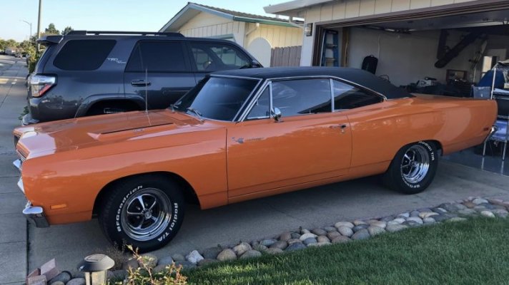 Plymouth '69 Road Runner (44).jpg