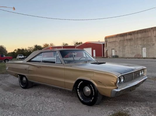 survivor-with-a-twist-1967-dodge-coronet-r-t-has-original-paint-and-drivetrain_2.jpg