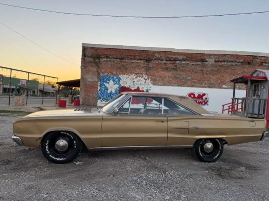 survivor-with-a-twist-1967-dodge-coronet-r-t-has-original-paint-and-drivetrain_5.jpg