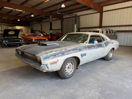 rare-1970-dodge-challenger-t-a-barn-find-hopes-you-won-t-look-under-the-hood_16.jpg