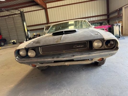 rare-1970-dodge-challenger-t-a-barn-find-hopes-you-won-t-look-under-the-hood_4.jpg