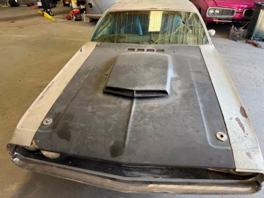 rare-1970-dodge-challenger-t-a-barn-find-hopes-you-won-t-look-under-the-hood_6.jpg