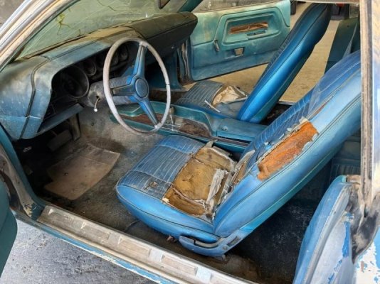 rare-1970-dodge-challenger-t-a-barn-find-hopes-you-won-t-look-under-the-hood_7.jpg