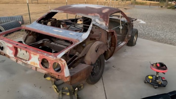 youtuber-salvages-1974-rust-with-four-speed-barracuda-bits-still-in-it-has-64-hemi-plans_16.jpg