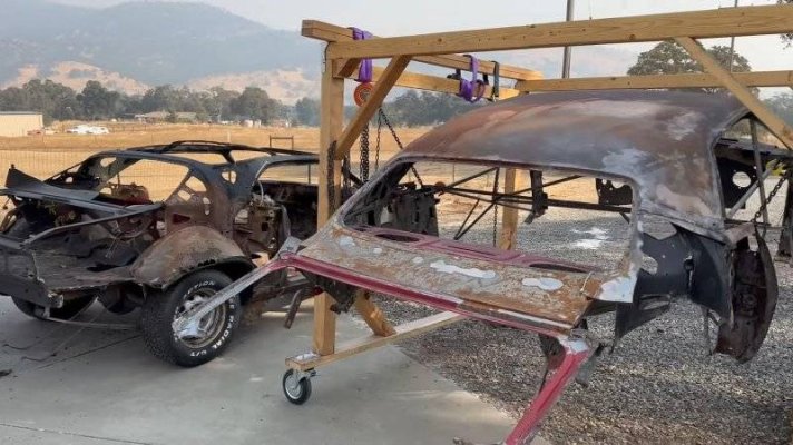 youtuber-salvages-1974-rust-with-four-speed-barracuda-bits-still-in-it-has-64-hemi-plans_22.jpg