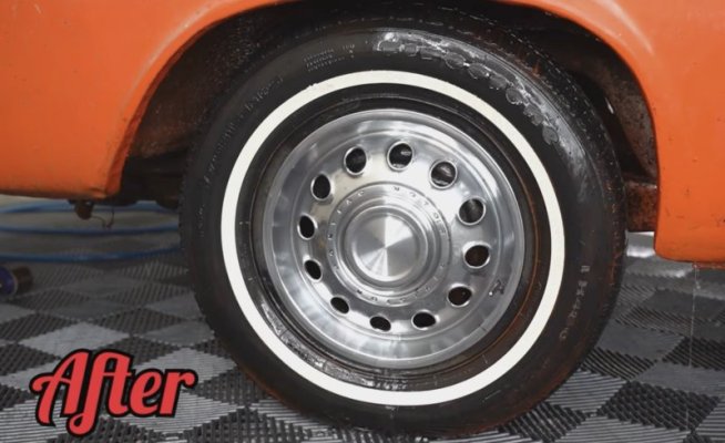 detailing-expert-got-a-call-at-745-am-someone-had-a-1963-pontiac-to-clean-it-was-urgent_4.jpg