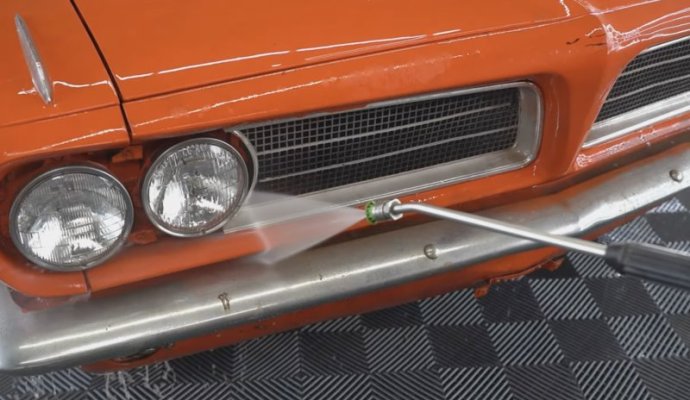 detailing-expert-got-a-call-at-745-am-someone-had-a-1963-pontiac-to-clean-it-was-urgent_6.jpg