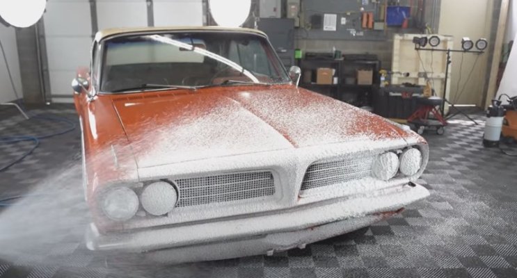 detailing-expert-got-a-call-at-745-am-someone-had-a-1963-pontiac-to-clean-it-was-urgent_8.jpg
