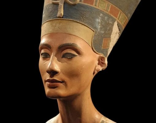nofretete_neues_museum~2.jpg