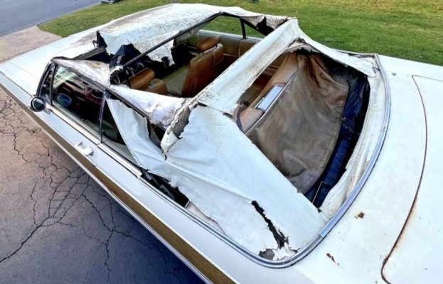 owner-parked-this-rare-chrysler-convertible-in-1984-because-it-was-too-expensive-to-repair_24.jpg