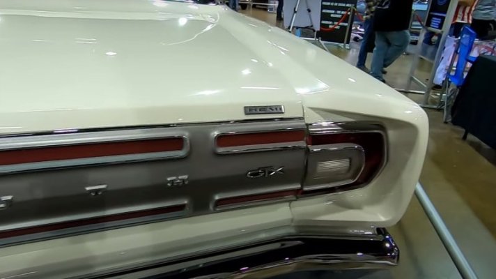 1968-plymouth-hemi-gtx-restored-to-perfection-flaunts-rare-factory-options_7.jpg