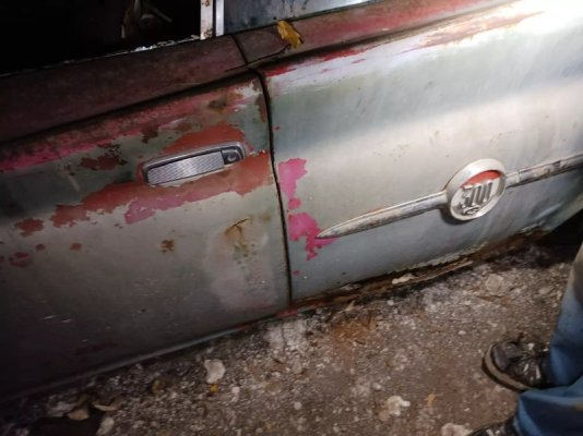1961-chrysler-300g-parked-for-40-years-has-a-rare-surprise-under-the-hood_11.jpg