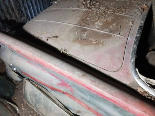 1961-chrysler-300g-parked-for-40-years-has-a-rare-surprise-under-the-hood_9.jpg
