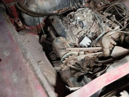 1961-chrysler-300g-parked-for-40-years-has-a-rare-surprise-under-the-hood_3.jpg