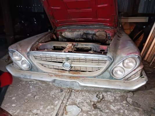 1961-chrysler-300g-parked-for-40-years-has-a-rare-surprise-under-the-hood-243710_1.jpg