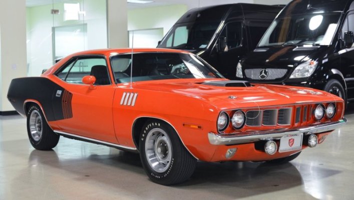 '71 Plymouth Hemi 'Cuda 4-Speed (1).jpg